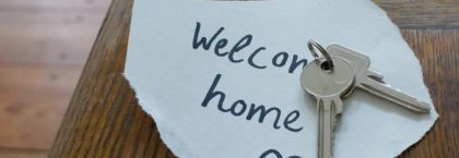 House keys on a welcome home note