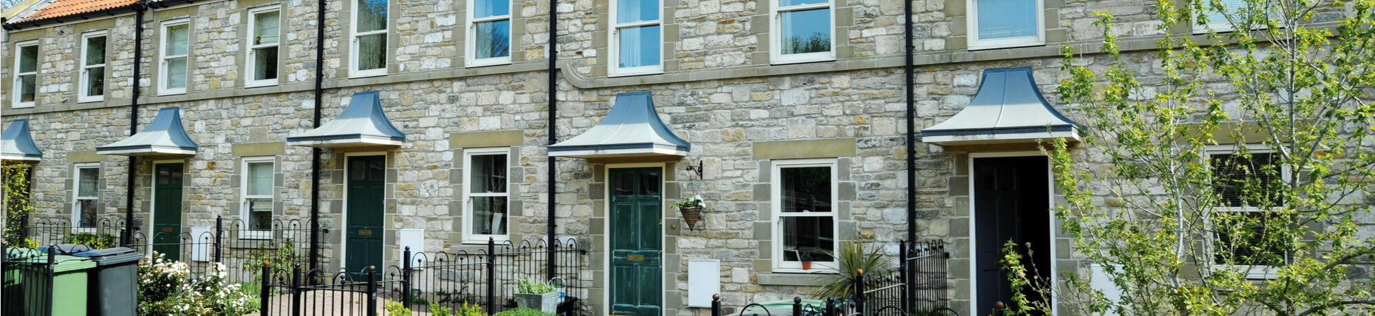 terraced-stone-cottages-typical-english-town