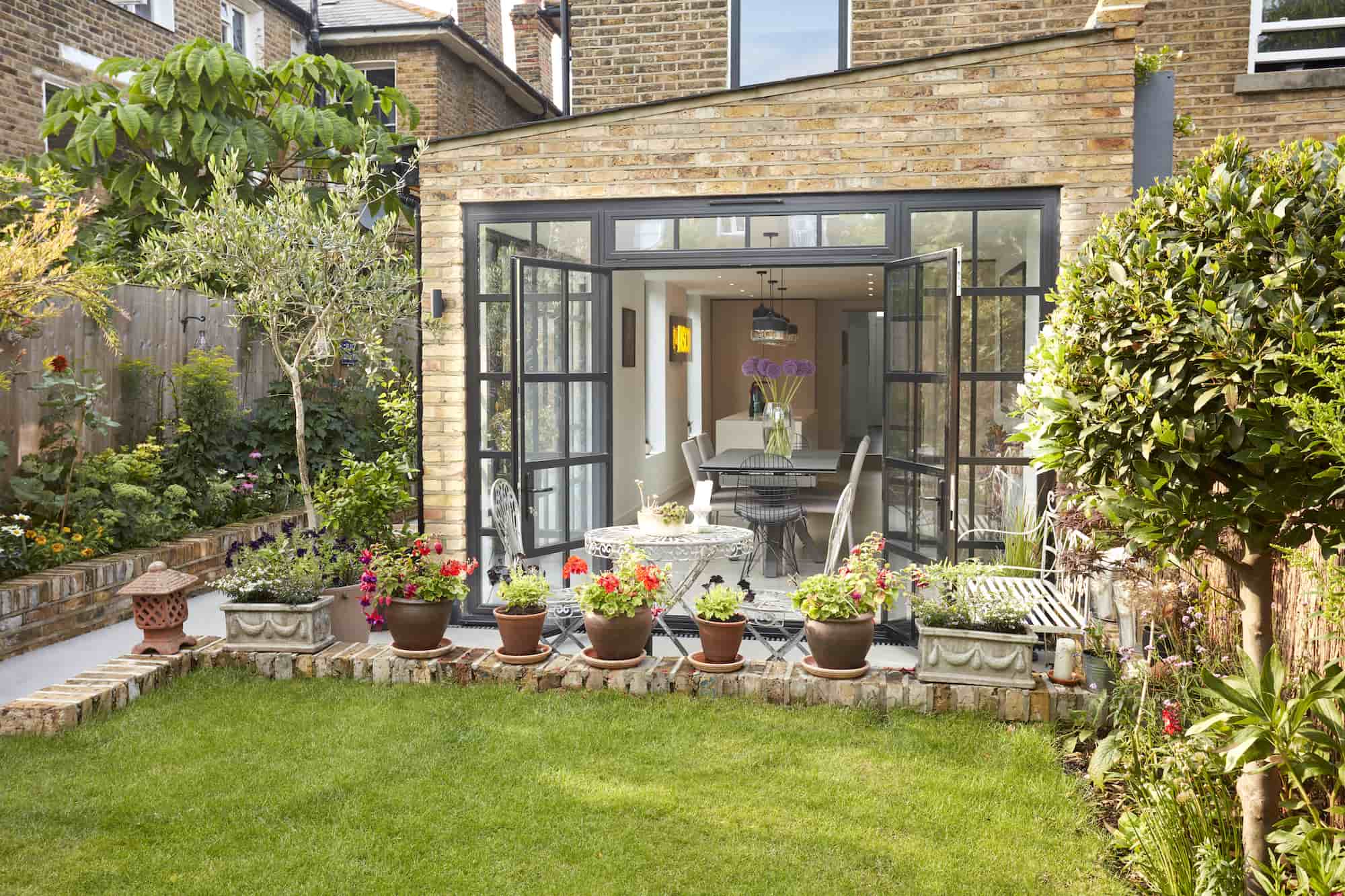 Pretty garden and conservatory