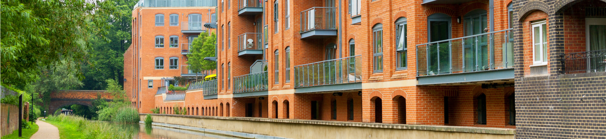 residential-building-oxford-canal-england