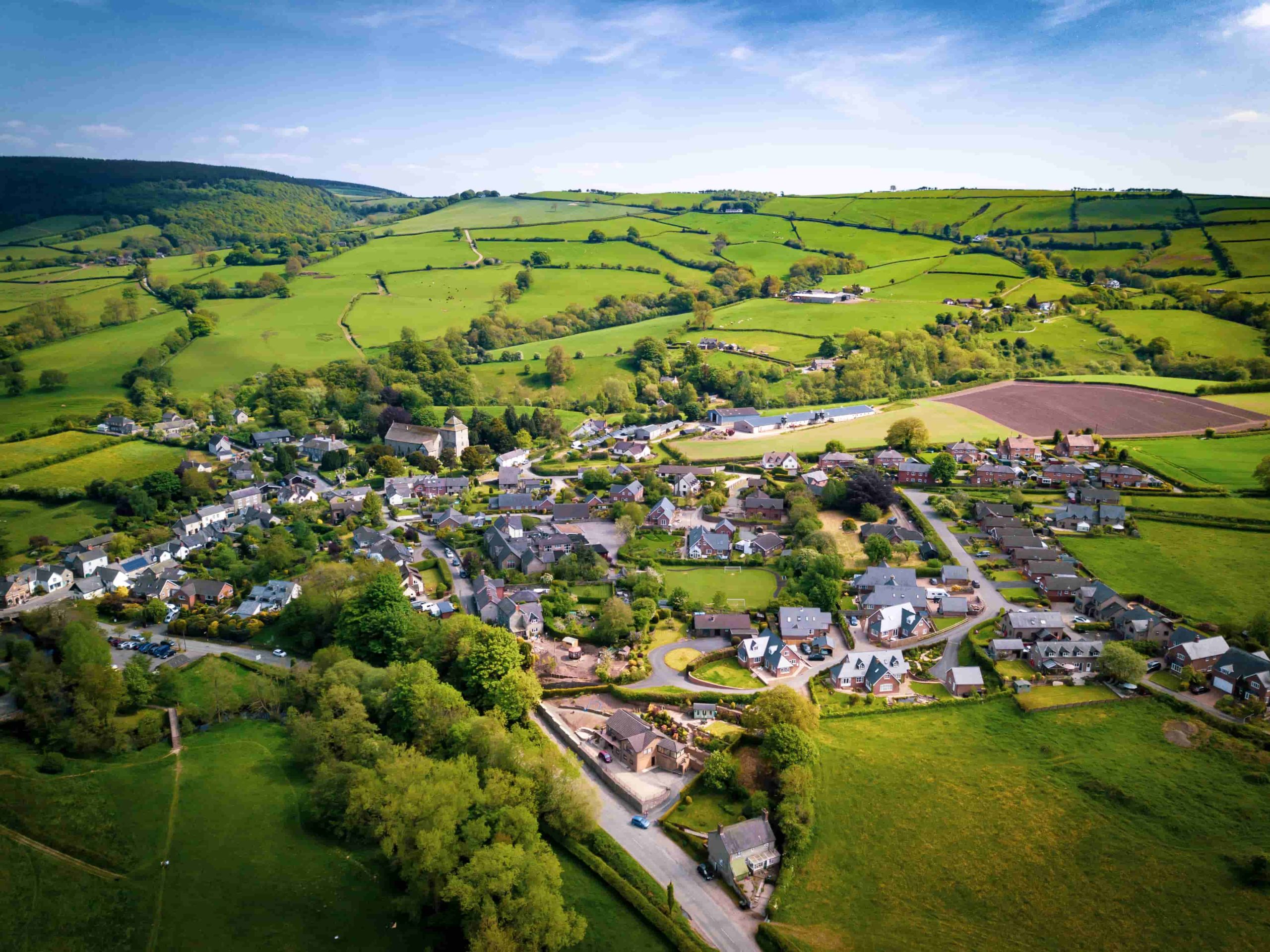 housing-market-aerial-view-above-uk-houses-countryside