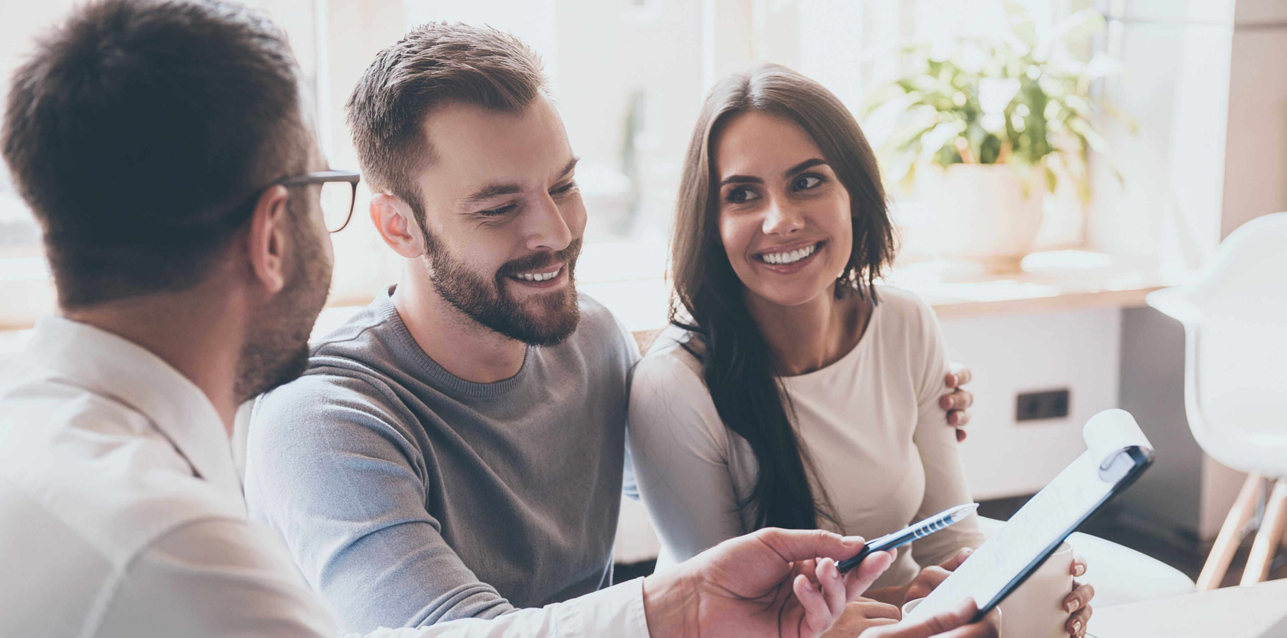 estate-agent-contract-with-couple-signing