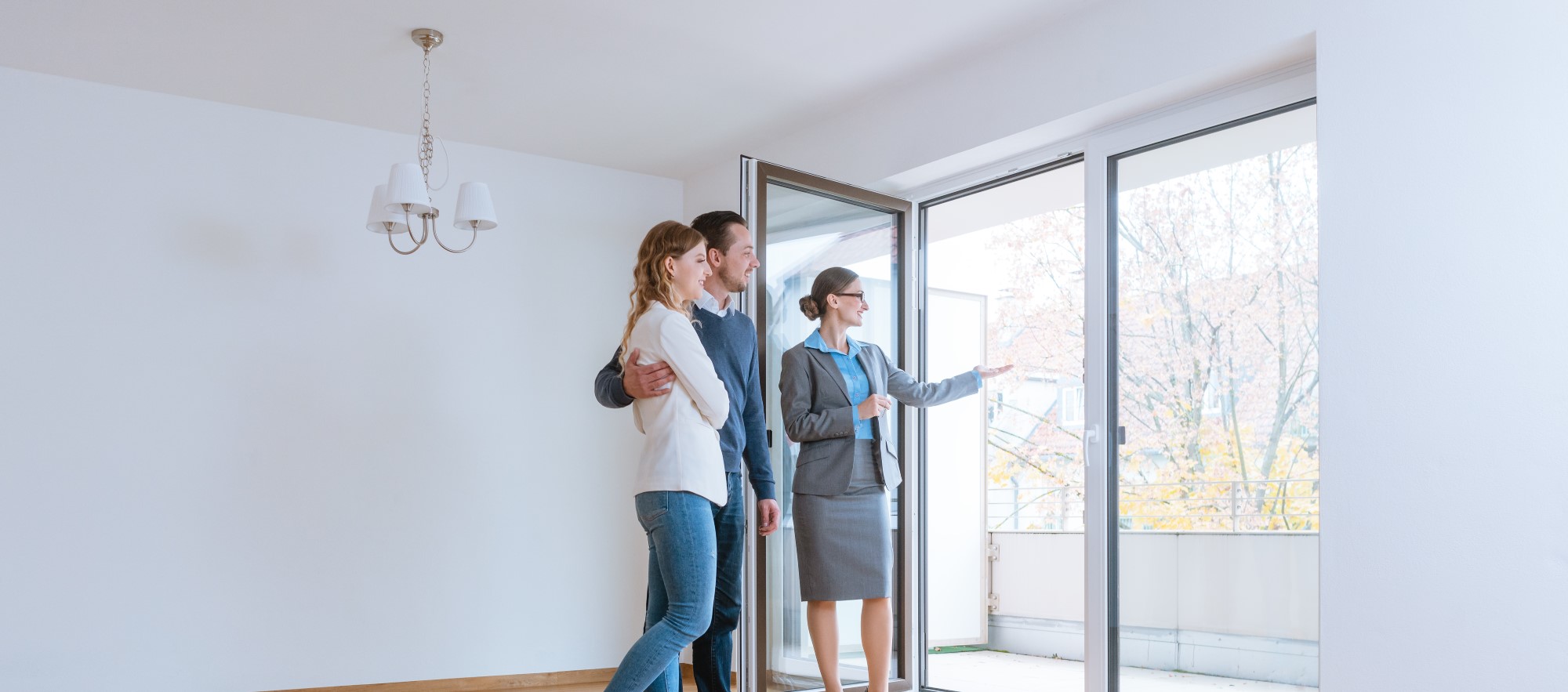 share-of-freehold-young-couple-flat-viewing